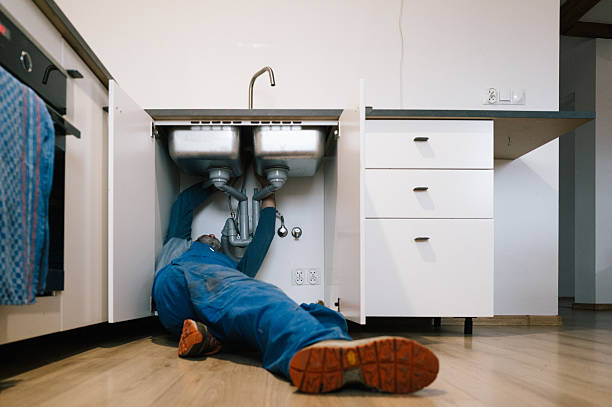 Professional Leak Detection technician working in Carol Stream, IL